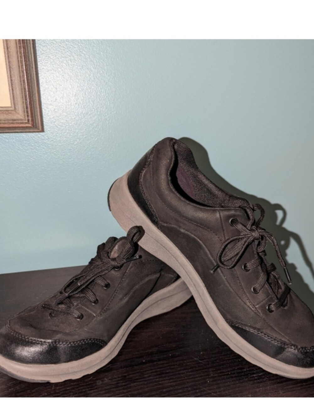 CLEARANCE: Clarks Collection soft cushion sneaker, size 8, black